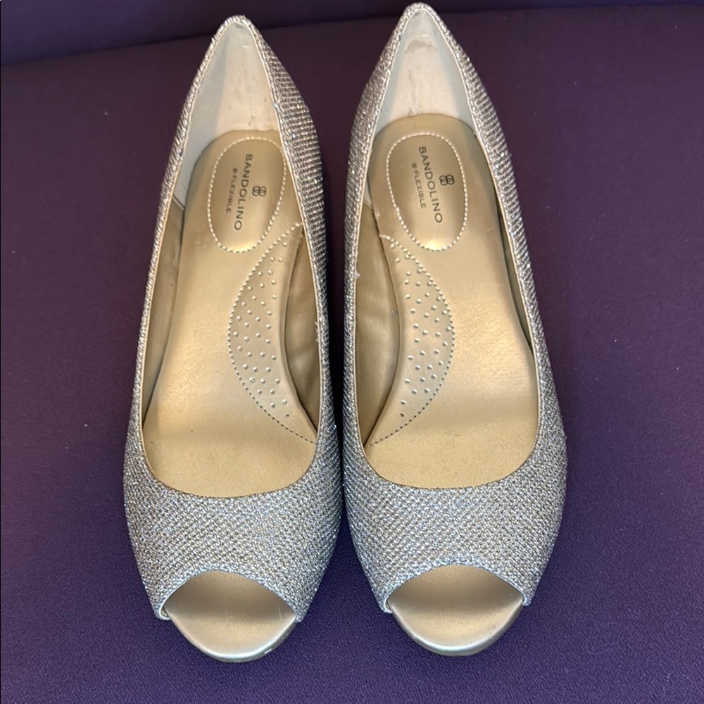 Bandolino Silver Shimmer Heels like new.